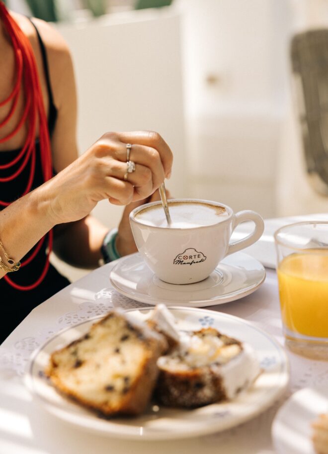 colazione_ospiti_mani_vert